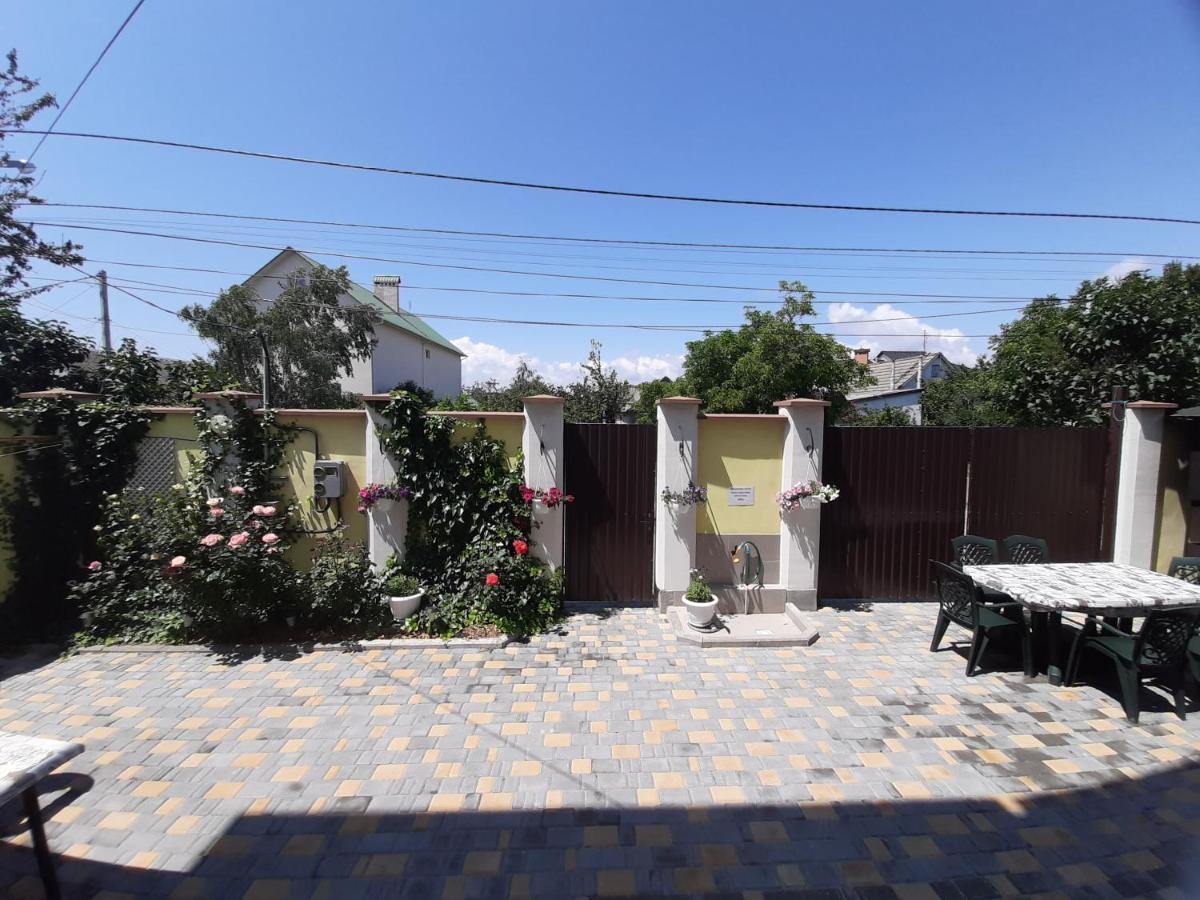 Guest House Chornomorsk Bagian luar foto