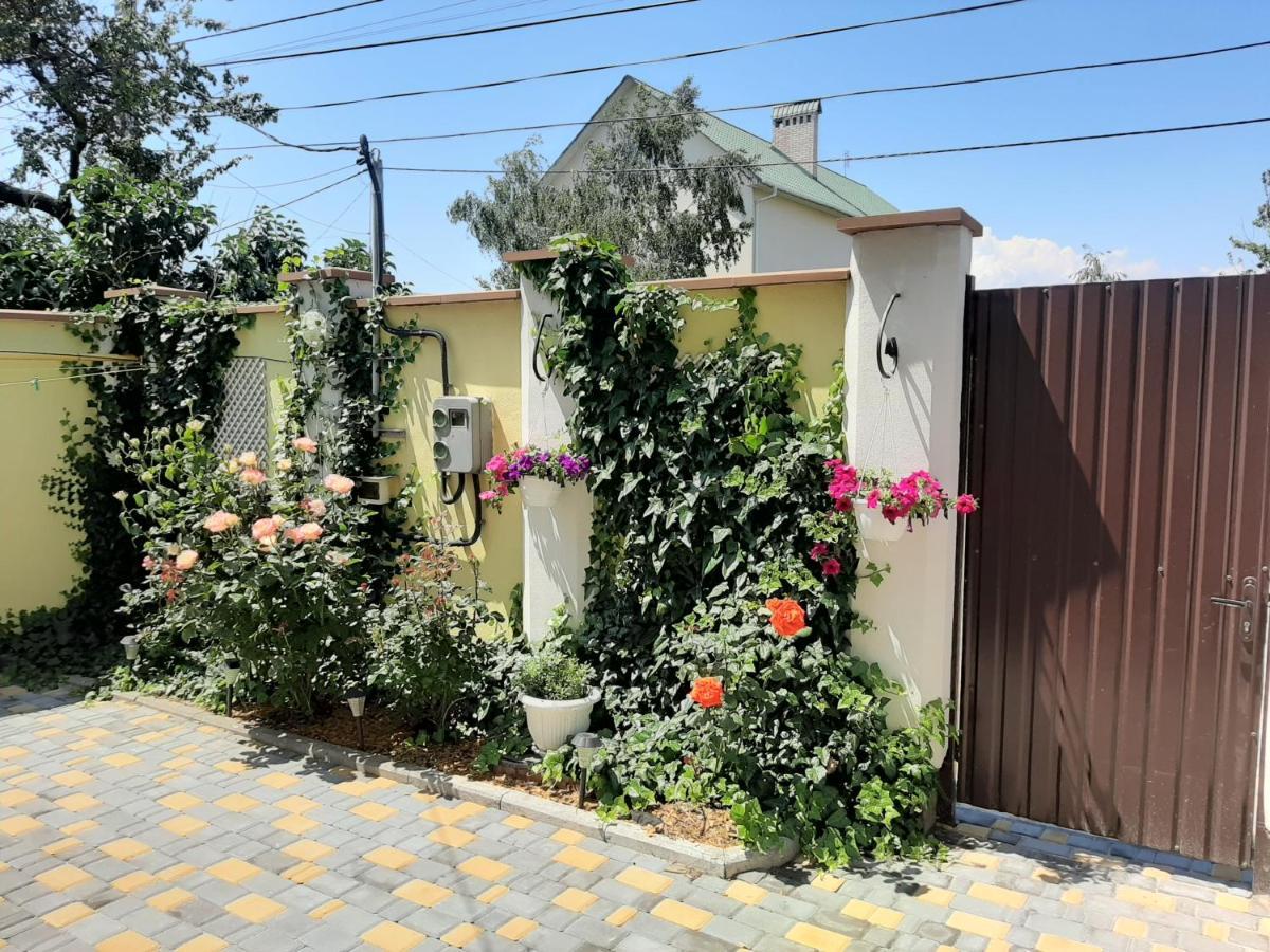 Guest House Chornomorsk Bagian luar foto